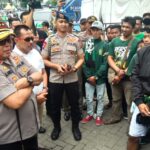 Kapolda Jatim Disambut Ribuan Bonek Mania di Stadion Gelora Delta Sidoarjo